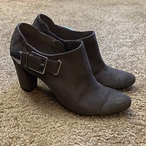 EUC aerosoles Gray heel rest booties